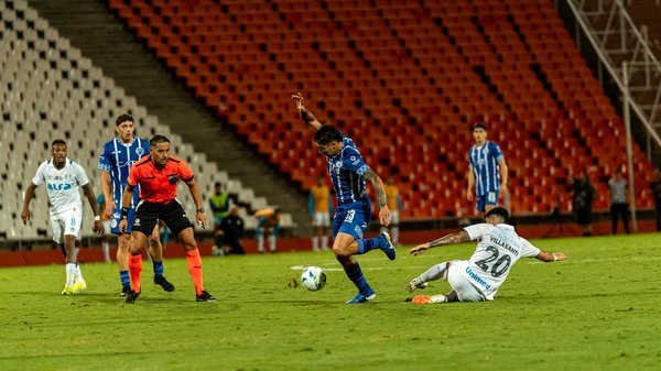 Verwandeln Sie Ihren kleinen Balkon in eine persönliche tropische Entspannungsoase